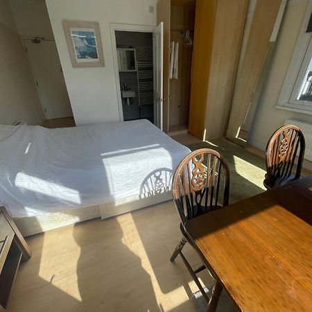 Room With Private Bathroom And Shared Kitchen Londres Extérieur photo
