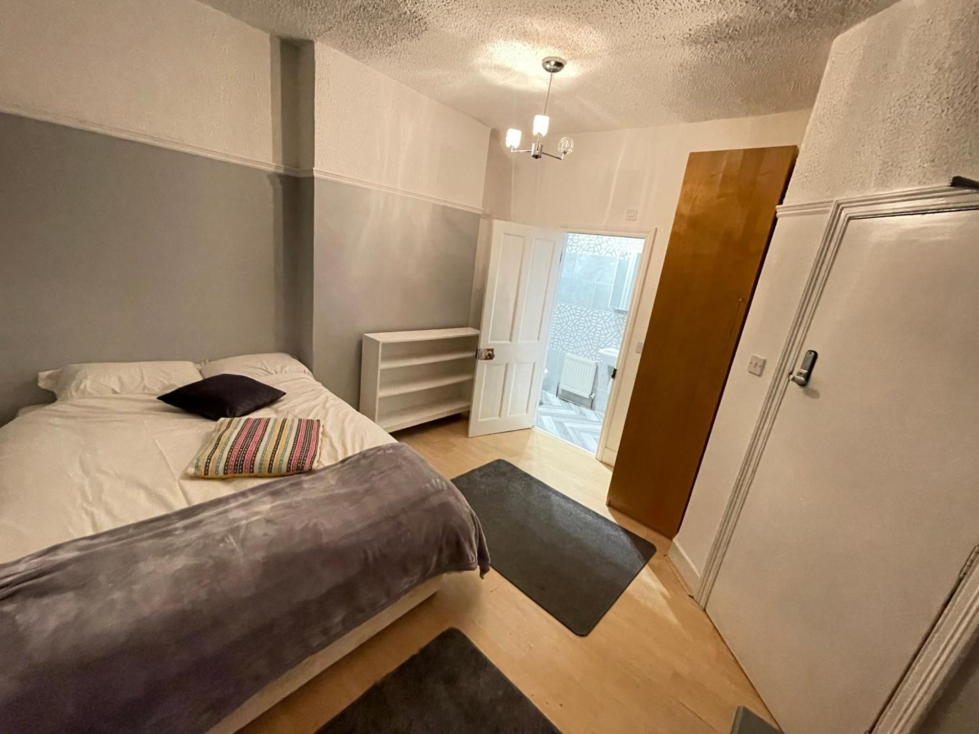 Room With Private Bathroom And Shared Kitchen Londres Extérieur photo