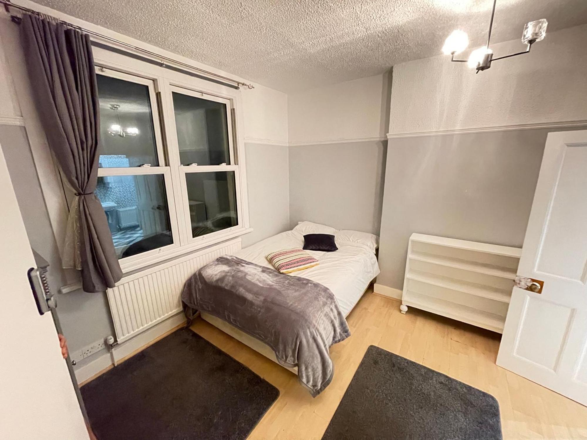 Room With Private Bathroom And Shared Kitchen Londres Extérieur photo