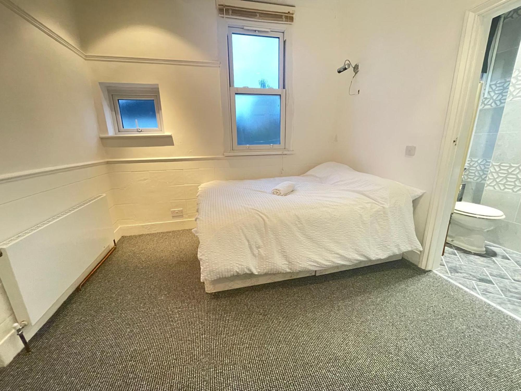 Room With Private Bathroom And Shared Kitchen Londres Extérieur photo
